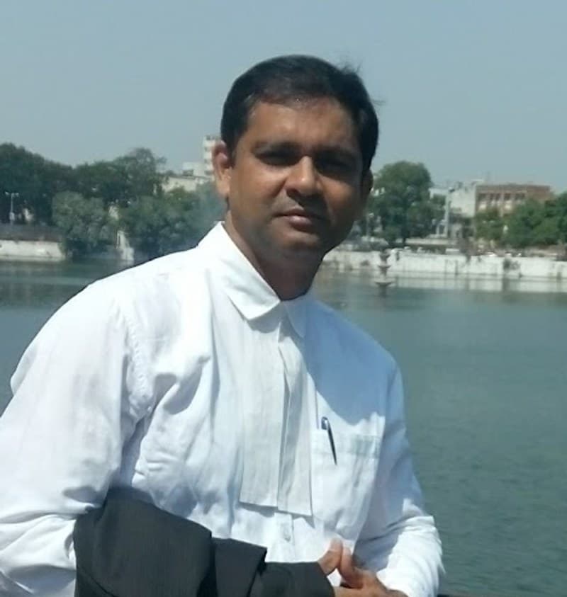 Advocate Chirag Bhatt, Founder & Principal Advocate of CBhatt Law Office